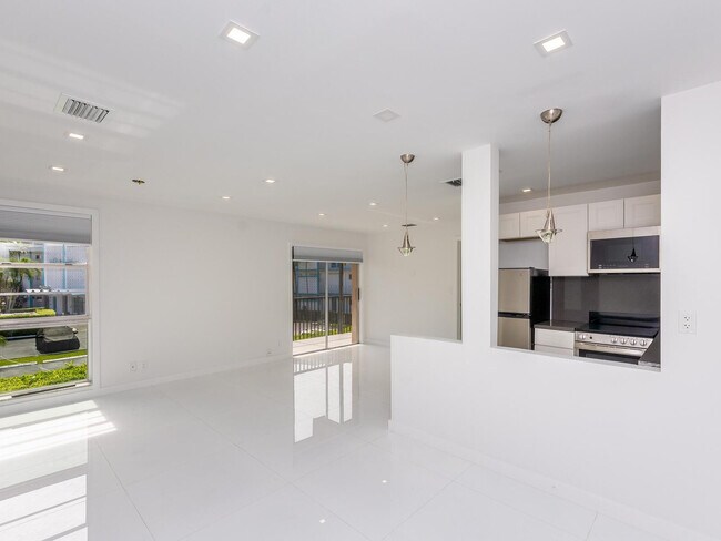 Photo - 2420 Diana Dr Unit 207