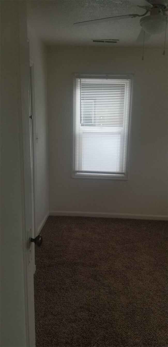 Photo - 1010 Garnet St NE