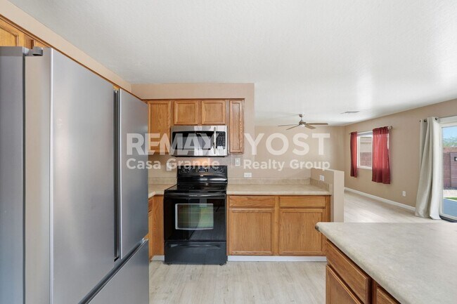 573 W Lucky Penny Pl