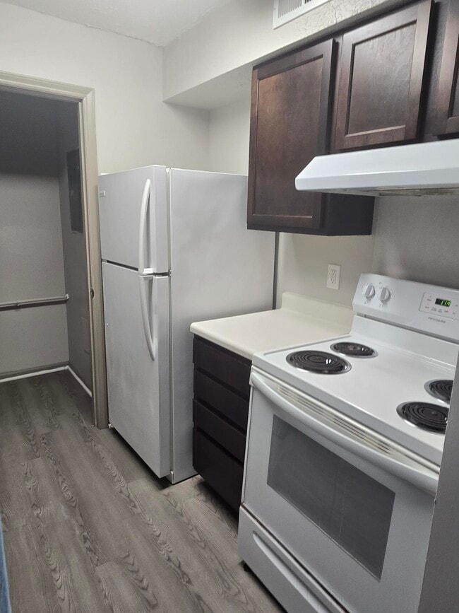 Building Photo - New River Gardens I