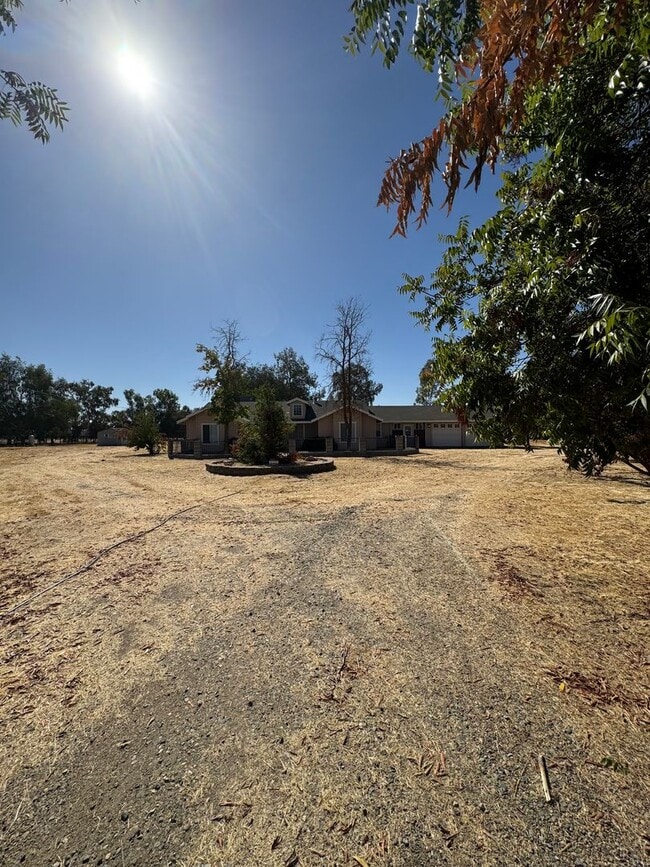 3 Bed, 3 Bath Country Home with Pool - 3 Bed, 3 Bath Country Home with Pool