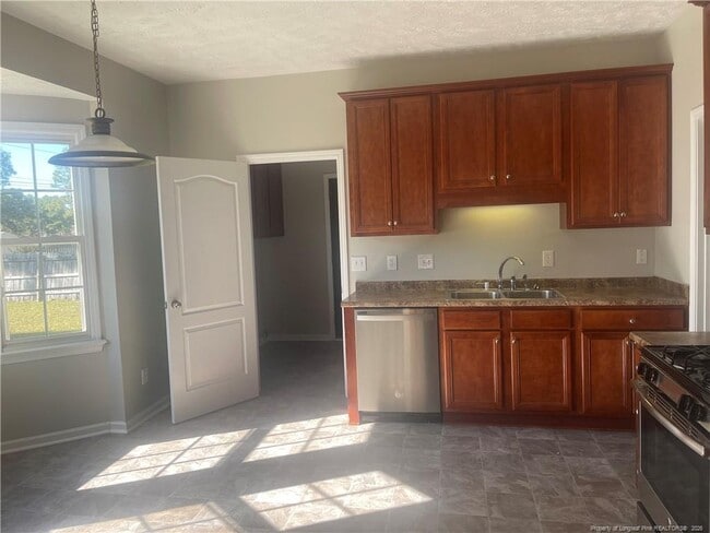 Photo - 425 Dunblane Way