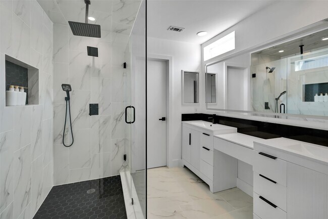 Photo - 2807 Jackson St