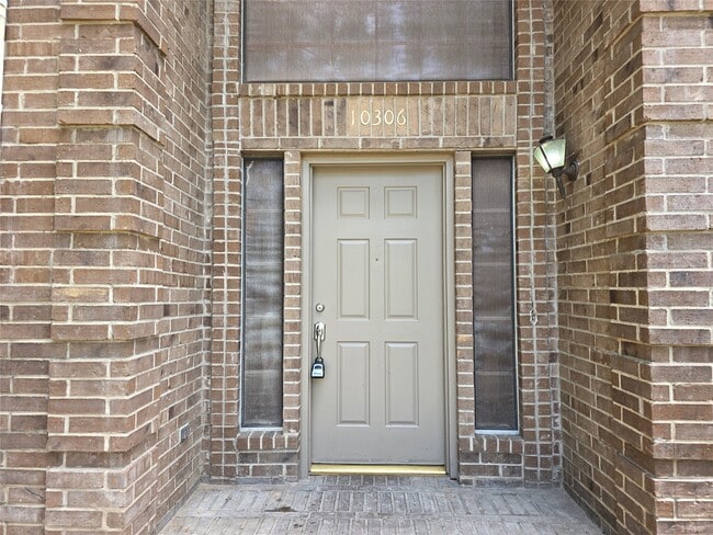 Photo - 10306 Jockey Club Dr