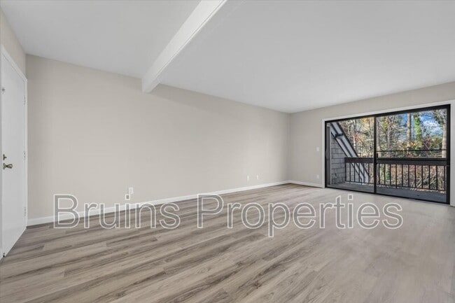 Photo - 1504 Benjamin Pkwy
