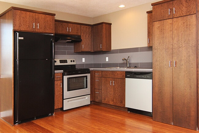 Baird street Apartments