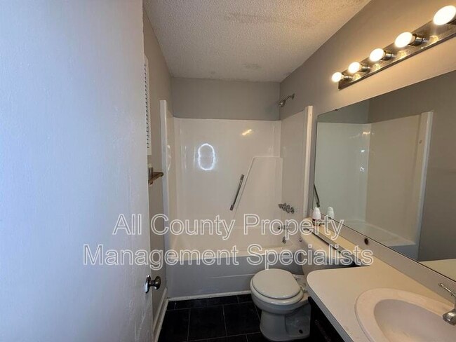 Photo - 1002 Creekside Wy