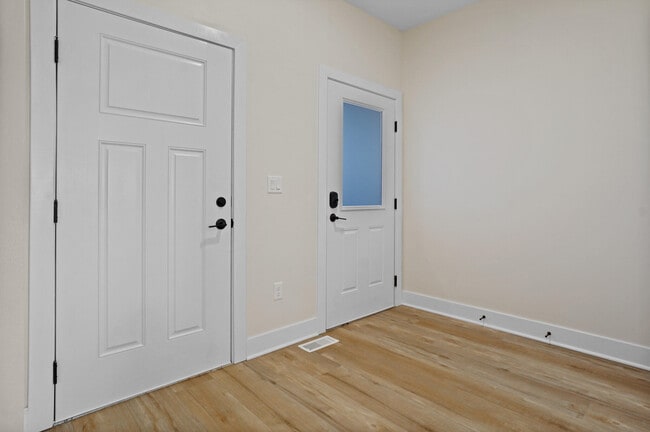 Photo - 118 Eiche Dr