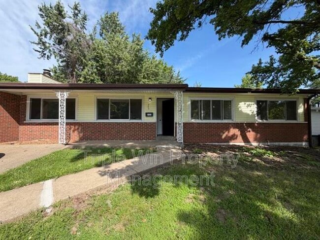 Building Photo - 945 Paddock Dr