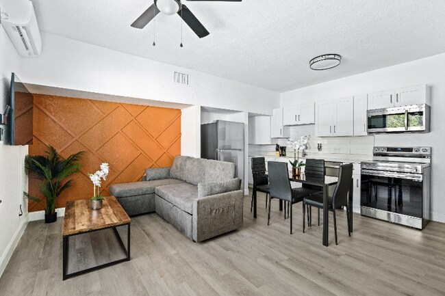 Photo - 209 W Gladys St Unit 4