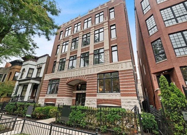 Building Photo - 540 W Oakdale Ave Unit 2W