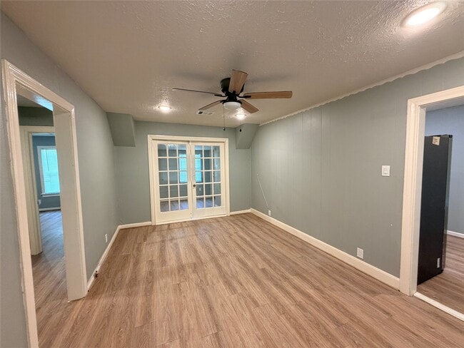 Photo - 505 Sikes St