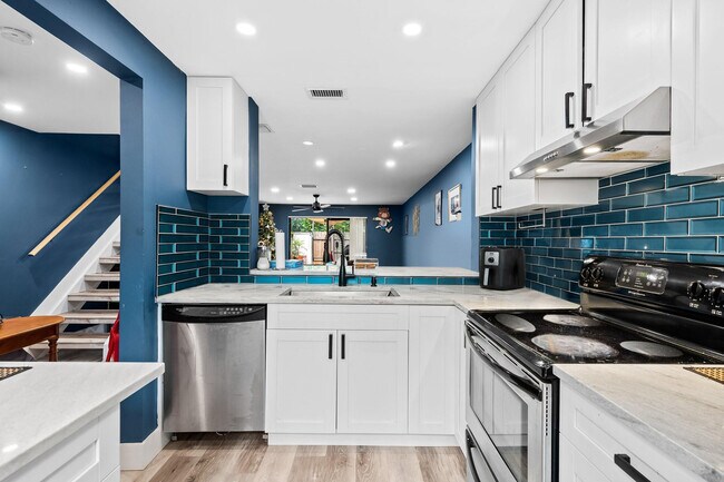 Photo - 3082 S Oakland Forest Dr