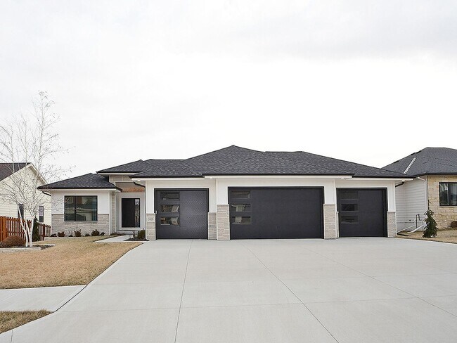 Photo - 5503 N 207th St