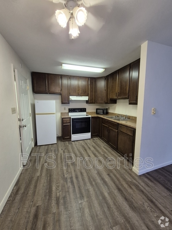 Building Photo - 5917 W Plank Rd Rental