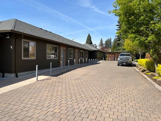 Photo - 13643 E Burnside St Unidad 13651