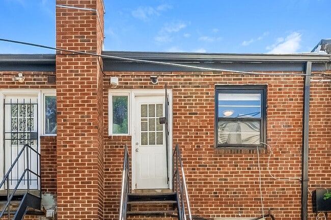 127 17th St SE Unit 1