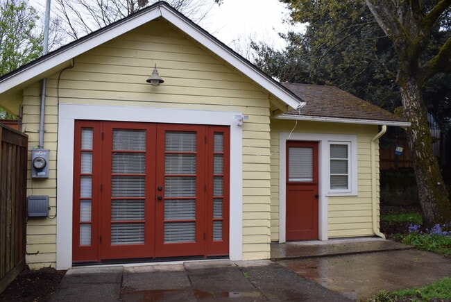 Building Photo - 2034 N Winchell St Unit B Rental