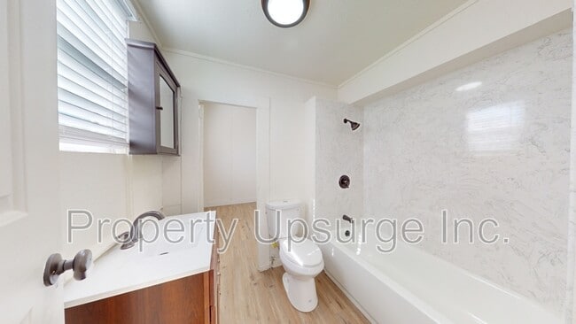 Photo - 1993 Hartnell Ave