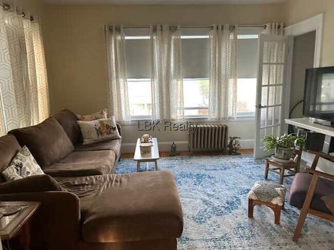 22 Melville Ave Unit 2