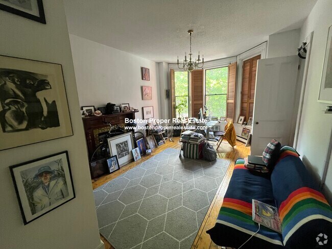 Building Photo - 291 Newbury St Unit 2r Rental