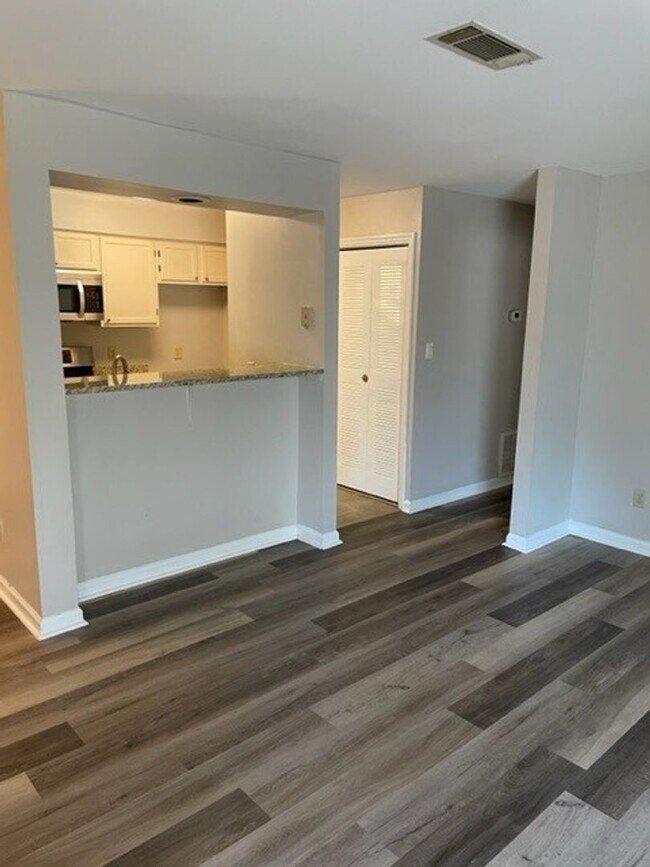 Photo - 712 Ridgefield Dr