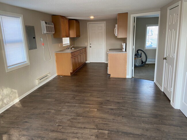 307 N Main St