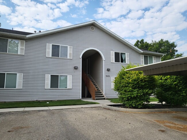 Cute unit in 4-plex - Cute unit in 4-plex House