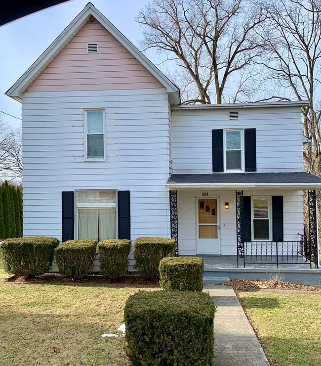 Building Photo - 284 Sycamore St Unit B