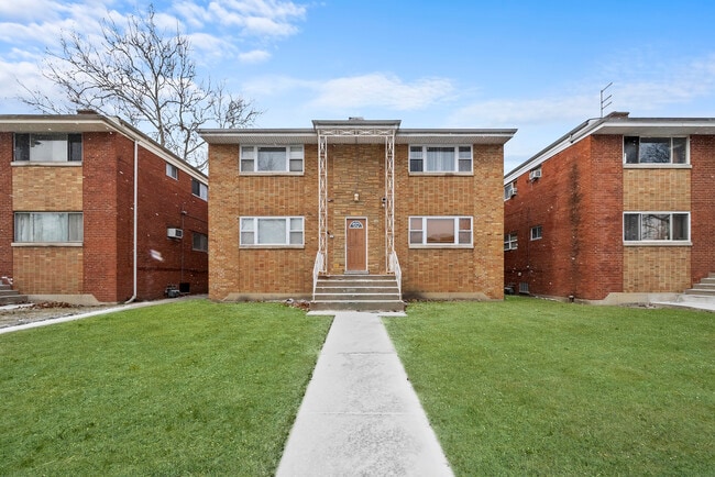 Building Photo - 2012 S 5th Ave Unit Maywood