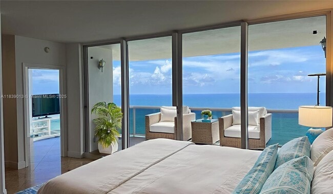 Building Photo - 4775 Collins Ave Unit 2702