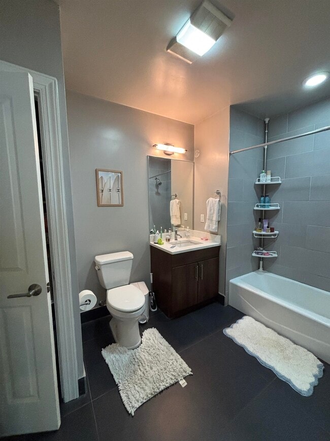 Photo - 100 Marshall St Unidad 316