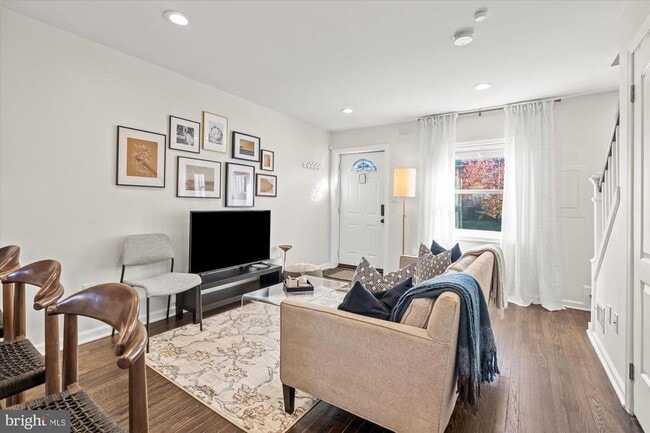 Photo - 134 35th St NE