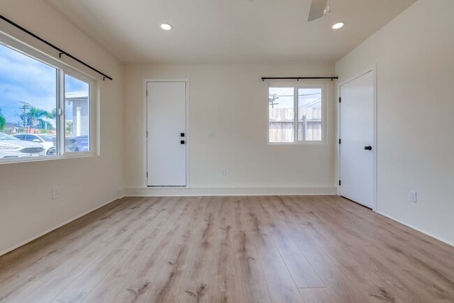 Photo - Valley Village Unidad JDU