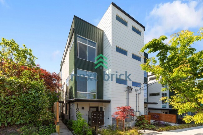 Photo - Chic Urban Living: 2-Bed, 2-Bath Townhouse Retreat in Seattle's Heart!