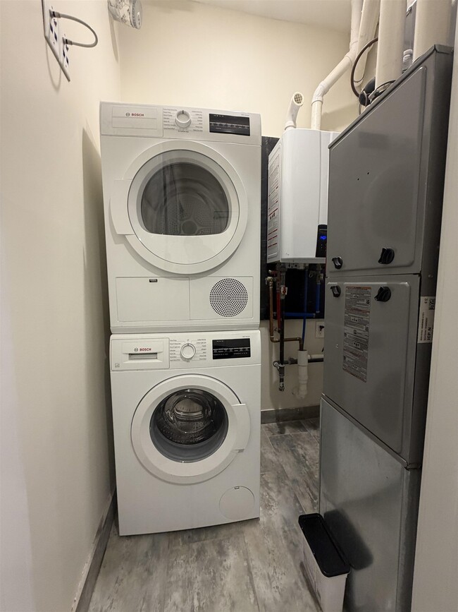 Photo - 84 Van Wagenen Ave Unidad 1L