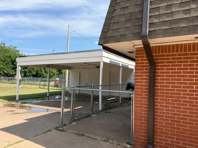 Photo - 2 bedroom 1.5 bath duplex - Edmond Schools- August Move In