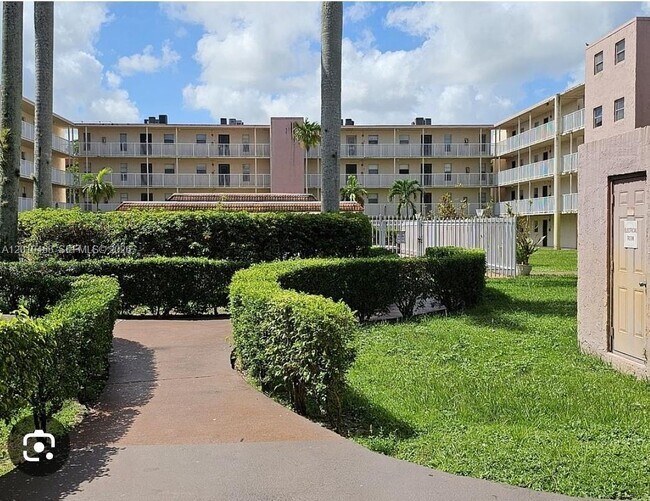 Photo - 2800 NW 56th Ave Unidad H403