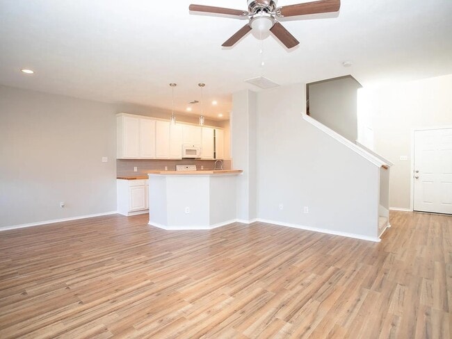 Building Photo - 13147 Peppergate Ln Rental