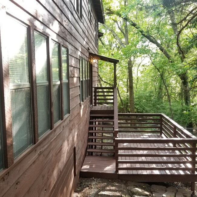 Photo - 985 N Lewis Ave