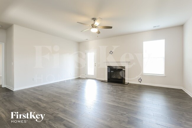 Photo - 513 Hillpark Ln