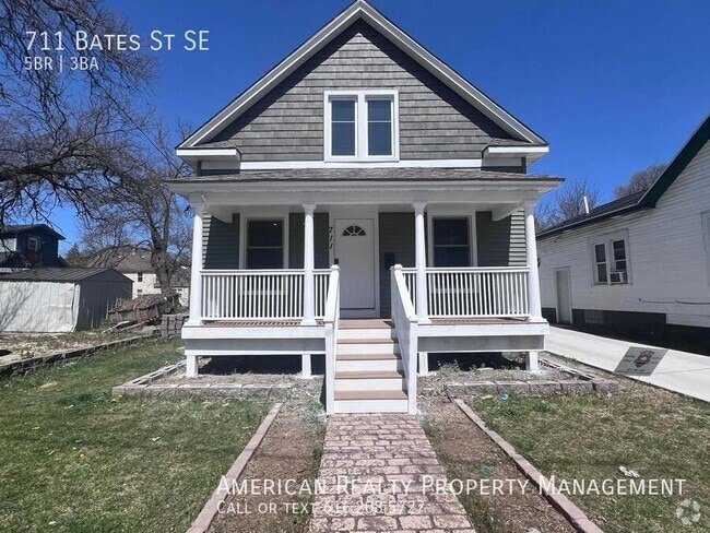Building Photo - 711 Bates St SE Rental