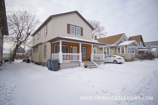 Photo - 2004 4th St NE
