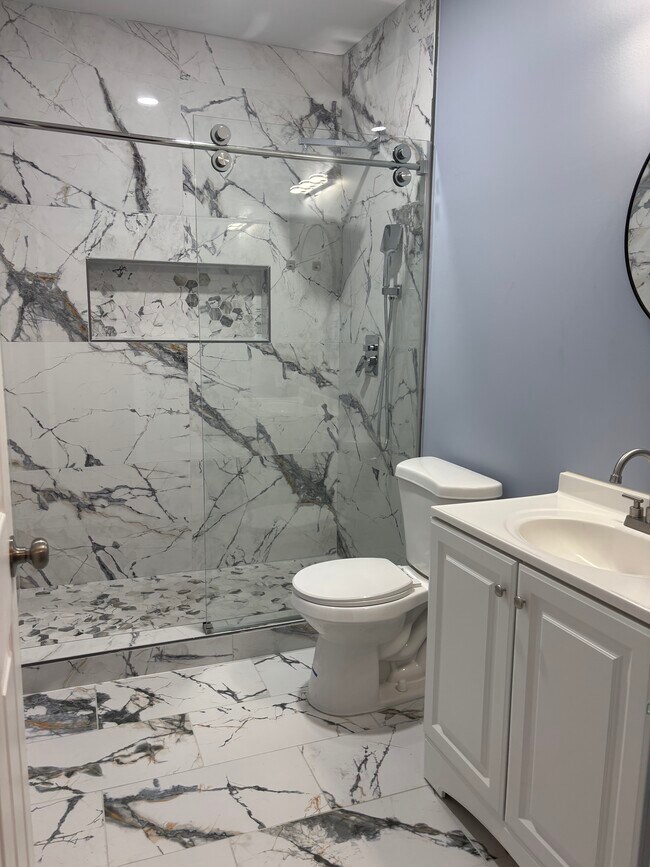 Photo - 4560 Persian Trl Unidad 4560