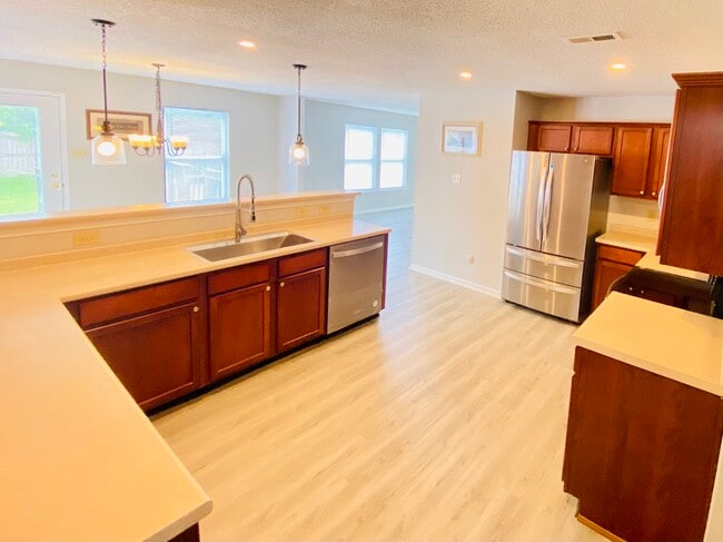 Photo - 5843 Amber Ln