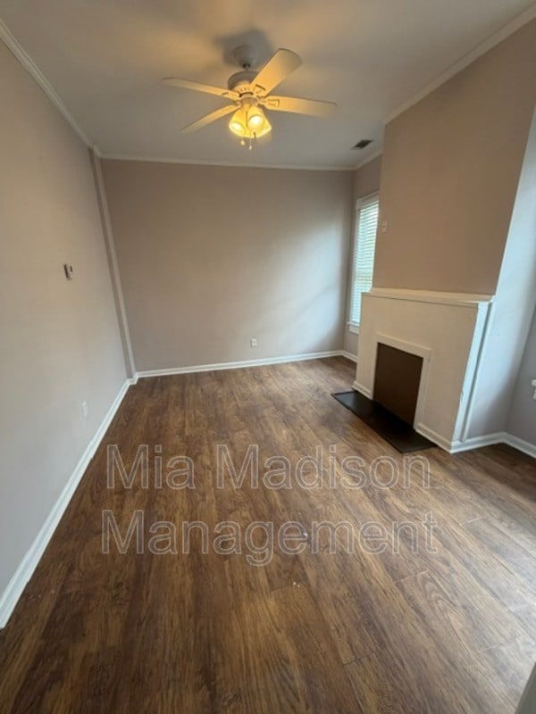Photo - 305 W 39th St