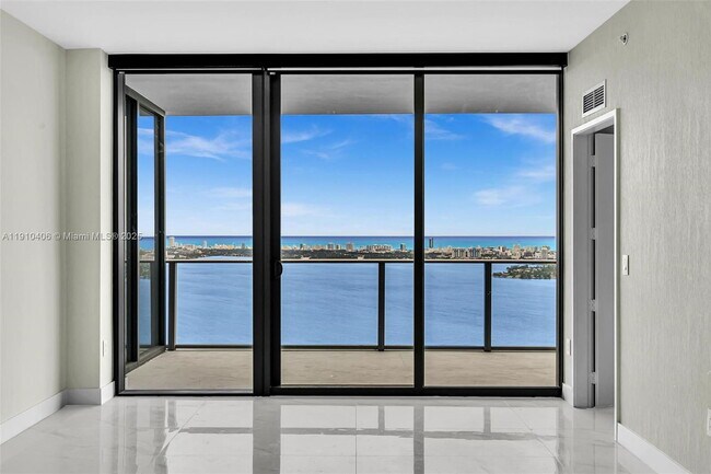 Photo - 700 NE 24th St