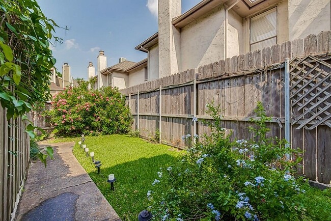 Photo - 1920 Augusta Dr Unidad 5 Rental