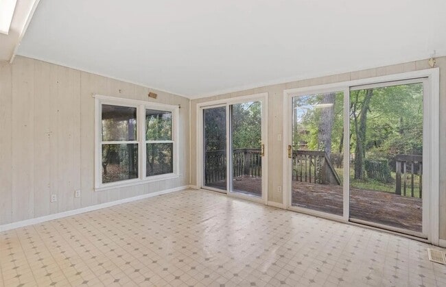 Photo - 5227 Bush River Rd