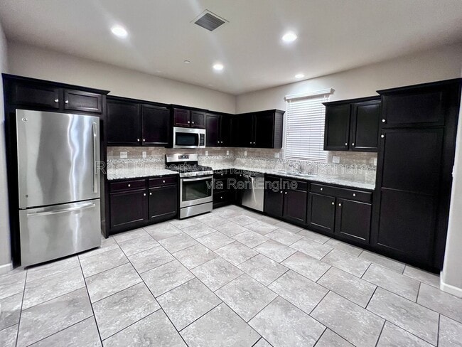 Building Photo - 1535 Zenith Point